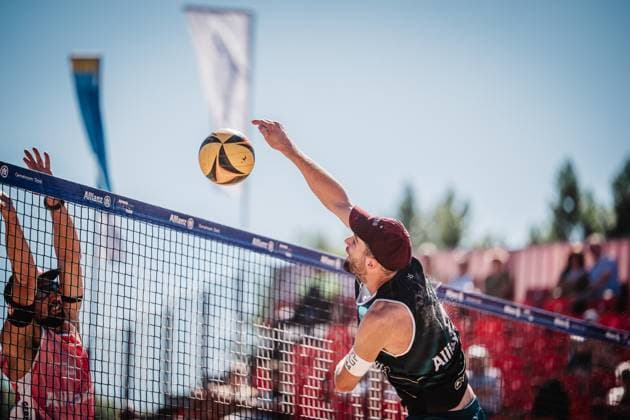Beach volleyball men Allianz German Beach Tour 2025 Tourstop Berlin 21 08 2025 right Manuel Harms attacking left Jonathan Erdmann Berlin Funkhaus Beach Berlin Germany