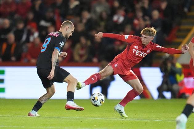 Leighton Clarkson of Aberdeen challenges Daniel Birligea of FCSB for the ball Aberdeen v FCSB, UEFA Europa League, Play-Off Round, First Leg, Football, Pittodrie, Aberdeen, Scotland, UK - 21 Aug 2025Aberdeen Pittodrie Scotland United Kingdom EDITORIAL USE ONLY No use with unauthorised audio, video, data, fixture lists, club league logos or live services. Online in-match use limited to 120 images, no video emulation. No use in betting, games or single club league player publications. Copyright: xPetexSummers Shutterstockx 15449391ey