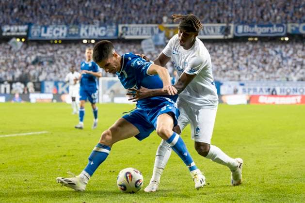 Lech Poznan v Genk - UEFA Europa League POZNAN, POLAND - AUGUST 21 : Moutinho Joao defender of Lech Poznan, Adedeji Noah forward of KRC Genk pictured during the UEFA Europa League 2025 26 Play-offs1st leg between Lech Poznan and KRC Genk on August 21, 2025 in Poznan, Poland 21 08 2025 Poznan Poland  Copyright: xAdamxCiereszkox