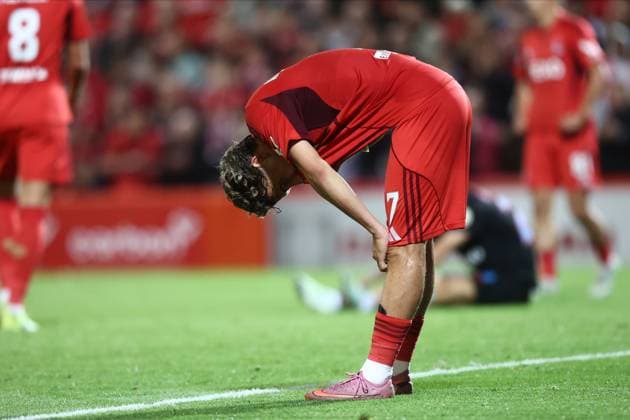 Aberdeen v Steaua Bucharest Europa League 21 08 2025. Play-Off Adil Aouchiche of Aberdeen looks dejected at full time during the Europa League Play-Off match between Aberdeen and Steaua Bucharest at Pittodrie Stadium, Aberdeen, Scotland on 21 August 2025. Aberdeen Pittodrie Stadium Aberdeenshire Scotland Editorial use only , Copyright: xStephenxDobsonx PSI-22642-0040