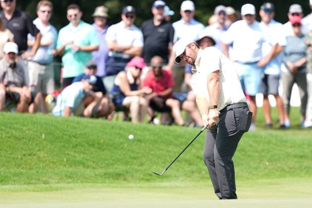 August 21, 2025, Atlanta, Georgia, USA: Chris Gotterup (USA) chips onto the first green during the first round of the 2025 TOUR Championship at East Lake Golf Club. Atlanta USA - ZUMAw109 20250821_fap_w109_010 Copyright: xDebbyxWongx