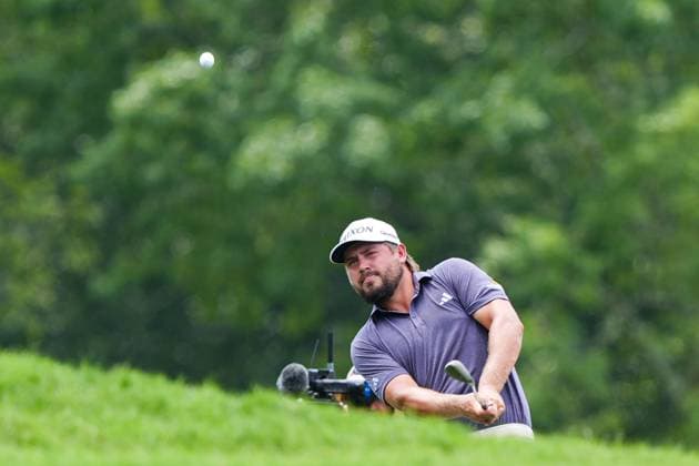 August 21, 2025, Atlanta, Georgia, USA: Andrew Novak (USA) chips on to the first green during the first round of the 2025 TOUR Championship at East Lake Golf Club. Atlanta USA - ZUMAw109 20250821_fap_w109_012 Copyright: xDebbyxWongx