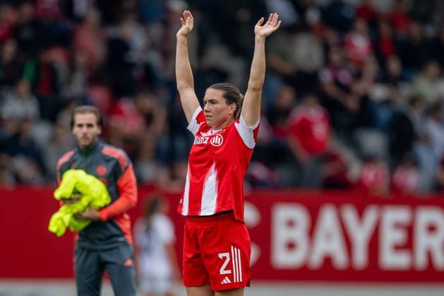 Vanessa Gilles FC Bayern Muenchen Women, 02 with arms stretched up GER, FC Bayern Muenchen Women vs Real Madrid CF, Football, Women, Test match, Season 2025 2026, 21 08 2025 DFL DFB REGULATIONS PROHIBIT ANY USE OF PHOTOGRAPHS as IMAGE SEQUENCES and or QUASI VIDEO GER, FC Bayern Muenchen Women vs Real Madrid CF, Football, Women, Test match, Season 2025 2026, 21 08 2025 Muenchen Copyright: xEibner-Pressefoto HeikexFeinerx EP_HFR