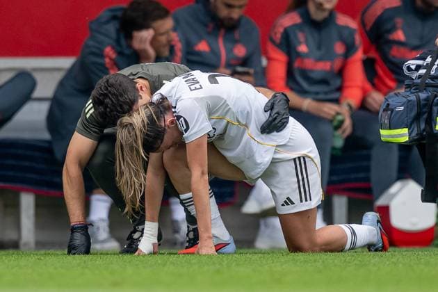 Eva Navarro Real Madrid CF, 19 must be treated for injury GER, FC Bayern Muenchen Women vs Real Madrid CF, Football, Women, Test match, Season 2025 2026, 21 08 2025 DFL DFB REGULATIONS PROHIBIT ANY USE OF PHOTOGRAPHS as IMAGE SEQUENCES and or QUASI VIDEO GER, FC Bayern Muenchen Women vs Real Madrid CF, Football, Women, Test match, Season 2025 2026, 21 08 2025 Muenchen Copyright: xEibner-Pressefoto HeikexFeinerx EP_HFR