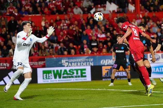 Dante Polvara of Aberdeen controls the ball Aberdeen v FCSB, UEFA Europa League, Play-Off Round, First Leg, Football, Pittodrie, Aberdeen, Scotland, UK - 21 Aug 2025Aberdeen Pittodrie Scotland United Kingdom EDITORIAL USE ONLY No use with unauthorised audio, video, data, fixture lists, club league logos or live services. Online in-match use limited to 120 images, no video emulation. No use in betting, games or single club league player publications. Copyright: xPetexSummers Shutterstockx 15449391gr