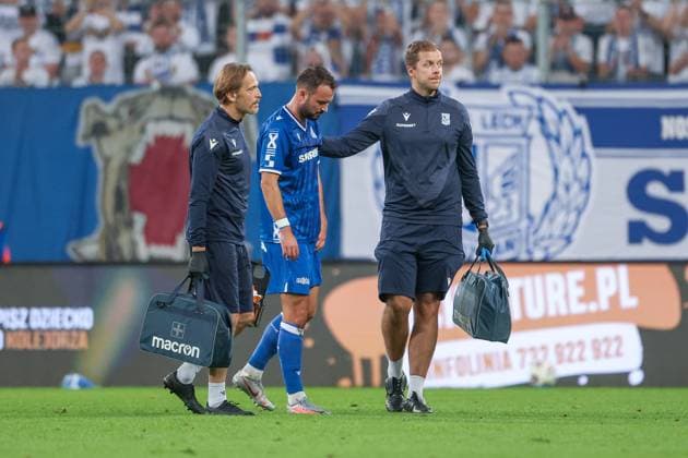 POLAND OUT !!! 21.08.2025 POZNAN, BULGARSKA , ENEA STADION PILKA NOZNA (FOOTBALL), PLAY-OFFS UEFA EUROPA LIGA 2025 - 2026 GAME LECH POZNAN - RKC GENK N P ANTONIO MILIC URAZ KONTUZJA OPUSZCZA BOISKO FOTO JAKUB PIASECKI CYFRASPORT NEWSPIX.PL --- newspix.pl 