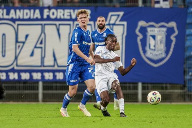 POLAND OUT !!! 21.08.2025 POZNAN, BULGARSKA , ENEA STADION PILKA NOZNA (FOOTBALL), PLAY-OFFS UEFA EUROPA LIGA 2025 - 2026 GAME LECH POZNAN - RKC GENK N P (L) WOJCECH MONKA ,(R) JORIS KAYEMBE FOTO JAKUB PIASECKI CYFRASPORT NEWSPIX.PL --- newspix.pl 