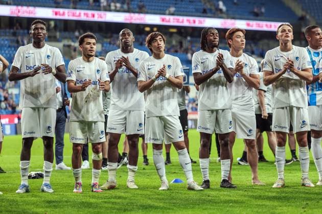 POLAND OUT !!! 21.08.2025 POZNAN, BULGARSKA , ENEA STADION PILKA NOZNA (FOOTBALL), PLAY-OFFS UEFA EUROPA LIGA 2025 - 2026 GAME LECH POZNAN - RKC GENK N P IBRAHIMA SORY BANGOURA , ZAKARIA EL OUAHDI , MUJAID SADICK , JUNYA ITO , JORIS KAYEMBE , HYEONGYU OH , MATE SMETS PLAYERS CELEBRATING VICTORY WITH FANS FOTO JAKUB PIASECKI CYFRASPORT NEWSPIX.PL --- newspix.pl 