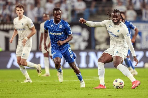 POLAND OUT !!! 21.08.2025 POZNAN, BULGARSKA , ENEA STADION PILKA NOZNA (FOOTBALL), PLAY-OFFS UEFA EUROPA LIGA 2025 - 2026 GAME LECH POZNAN - RKC GENK N P (L) TIMOTHY OUMA , (R) TOLUWALASE AROKODARE FOTO JAKUB PIASECKI CYFRASPORT NEWSPIX.PL --- newspix.pl 