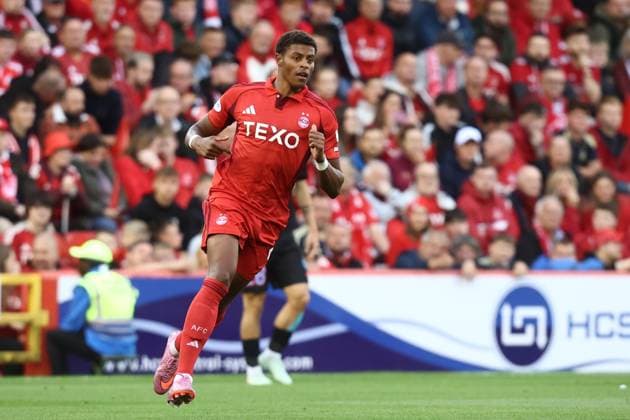 Aberdeen v Steaua Bucharest Europa League 21 08 2025. Play-Off Kusini Yengi of Aberdeen during the Europa League Play-Off match between Aberdeen and Steaua Bucharest at Pittodrie Stadium, Aberdeen, Scotland on 21 August 2025. Aberdeen Pittodrie Stadium Aberdeenshire Scotland Editorial use only , Copyright: xStephenxDobsonx PSI-22642-0072