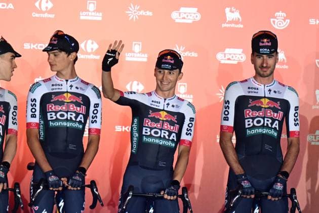 Cycling, Vuelta a Espana, Team presentation in Turin