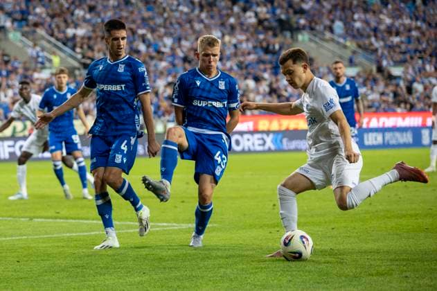 Lech Poznan vs KRC Genk - UEFA Europa League Joao Moutinho, Antoni Kozubal and Konstantinos Karetsas during UEFA Europa League play-off match between Lech Poznan and KRC Genk at Poznan Stadium in Poznan,Poland on August 21, 2025 Poznan Poland  Copyright: xAndrzejxIwanczukx originalFilename:iwanczuk-lechpozn250821_np4SQ.jpg