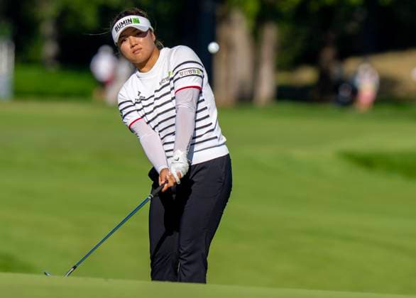 August 21, 2025, Mississauga, On, CANADA: Soo Bin Joo of Korea pitches onto the 18th green in the first round of the Canadian Women s Open at Mississauga Golf and Country Club in Mississauga, Ont., Thursday, Aug. 21, 2025. Canada News - August 21, 2025  - ZUMAc35_ 20250821_zaf_c35_076 Copyright: xFrankxGunnx