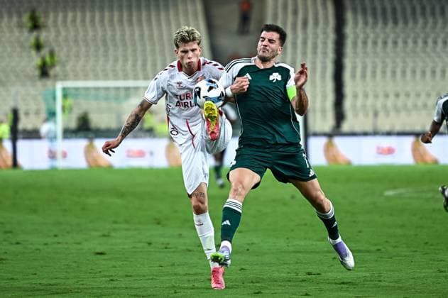 August 21, 2025, Athens, Athens, Greece: 7 FOTIS IOANNIDIS of Panathinaikos competes with 17 LOGI ToMASSON of Samsunspor during the Europa League, Play-offs, 1st leg match between Panathinaikos and Samsunspor at OAKA Stadium on August 21, 2025, in Athens, Greece. Athens Greece - ZUMAk160 20250821_zip_k160_007 Copyright: xStefanosxKyriazisx