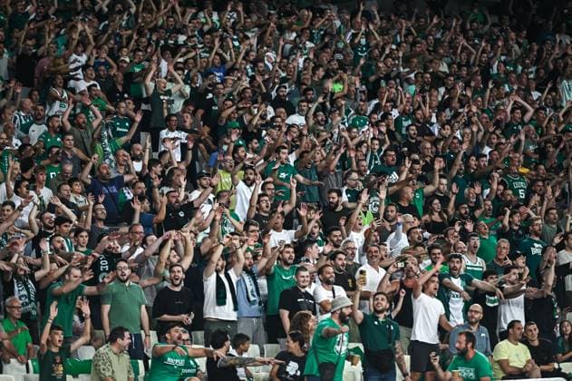 August 21, 2025, Athens, Athens, Greece: Panathinaikos supporters are having fun during the Europa League, Play-offs, 1st leg match between Panathinaikos and Samsunspor at OAKA Stadium on August 21, 2025, in Athens, Greece. Athens Greece - ZUMAk160 20250821_zip_k160_009 Copyright: xStefanosxKyriazisx