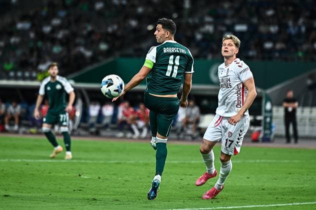 August 21, 2025, Athens, Athens, Greece: 11 TASOS BAKASETAS of Panathinaikos competes with 17 LOGI ToMASSON of Samsunspor during the Europa League, Play-offs, 1st leg match between Panathinaikos and Samsunspor at OAKA Stadium on August 21, 2025, in Athens, Greece. Athens Greece - ZUMAk160 20250821_zip_k160_016 Copyright: xStefanosxKyriazisx