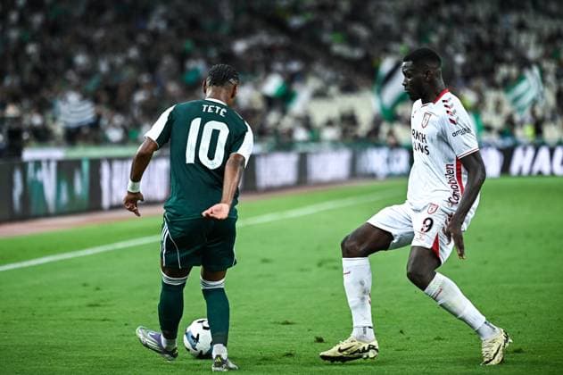 August 21, 2025, Athens, Athens, Greece: 10 ÃŽÂ¤ÃŽ¢ÃŽÂ¤ÃŽ¢ of Panathinaikos competes with 9 Marius Mouandilmadji of Samsunspor during the Europa League, Play-offs, 1st leg match between Panathinaikos and Samsunspor at OAKA Stadium on August 21, 2025, in Athens, Greece. Athens Greece - ZUMAk160 20250821_zip_k160_017 Copyright: xStefanosxKyriazisx