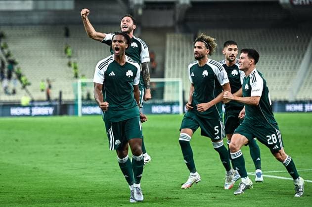 CALCIO - UEFA Europa League - Panathinaikos vs Samsunspor 14 Erik Palmer-Brown of Panathinaikos celebrates a goal with his teammates 2 Davide Calabria, 5 Ahmed Touba, 16 Adam Gnezda Cerin and 28 Facundo Pellistri during the Europa League, Play-offs, 1st leg match between Panathinaikos and Samsunspor at OAKA Stadium on August 21, 2025, in Athens, Greece. Athens Greece  Copyright: xIPAxSport ABACAx