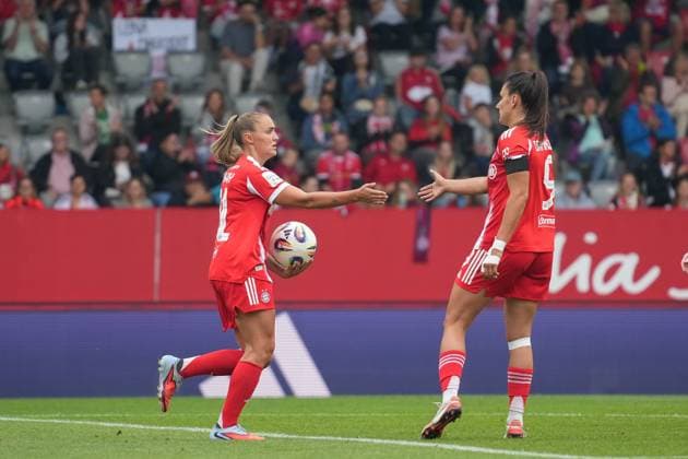 Giorgia Stanway FC Bayern, 31 with Jovana Damjanovic FC Bayern, 09 Germany, FC Bayern Campus, FC Bayern Munich, womens soccer, soccer, Munich, Real Madrid, test match Copyright: xMirjamxGeigerx