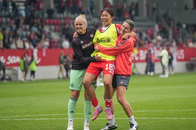 Anna Klink FC Bayern, 38 , Momoko Tanikawa FC Bayern, 18 , Barbara Dunst Germany, 28 , FC Bayern Campus, FC Bayern Munich, womens soccer, soccer, Munich, Real Madrid, test match Copyright: xMirjamxGeigerx
