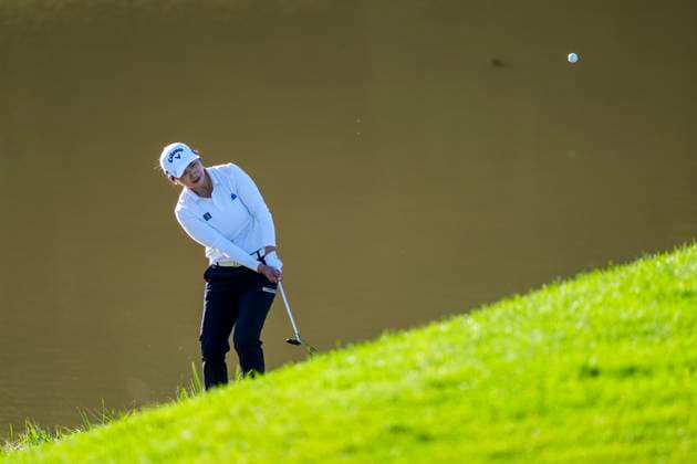 August 21, 2025, Mississauga, On, CANADA: Yan Liu of China plays out of the rough on the 14th hole in the first round of the CPKC Womens Open at the Mississauga Golf and Country Club in Mississauga, Ont., Thursday, Aug. 21, 2025. Yan Liu  - ZUMAc35_ 20250821_zaf_c35_088 Copyright: xThomasxSkrljx