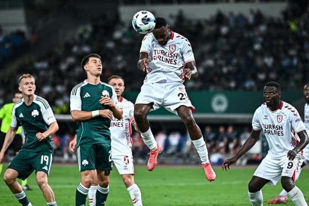 Panathinaikos v Samsunspor - UEFA Champions League Antoine Makoumbou of Samsunspor competes with Facundo Pellistri of Panathinaikos during the Europa League Play-offs, 1st leg match between Panathinaikos and Samsunspor at OAKA Stadium in Athens, Greece, on August 21, 2025.  Copyright: xStefanosxKyriazisx originalFilename:kyriazis-panathin250821_np6gl.jpg