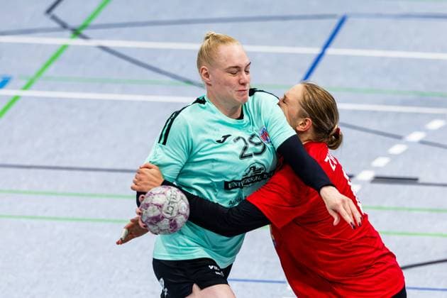 21 08 2025, GER, Handball, Women, Season 2025 2026, 1 BL Alsco Womens Handball Bundesliga, Test match, Thueringer HC BSV Sachsen Zwickau Johanna Reichert Thueringer HC,29 Laura Szabo BSV Sachsen Zwickau 99974 Mühlhausen Goermar Görmar Halle Thuringia Germany