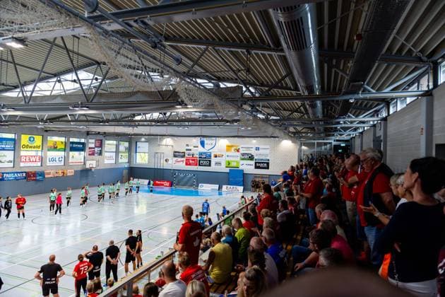 21 08 2025, GER, Handball, Women, Season 2025 2026, 1 BL Alsco Womens Handball Bundesliga, Test match, Thueringer HC BSV Sachsen Zwickau shows the team at the test match in front of the well-attended rooms 99974 Mühlhausen Goermar Görmar Halle Thuringia Germany