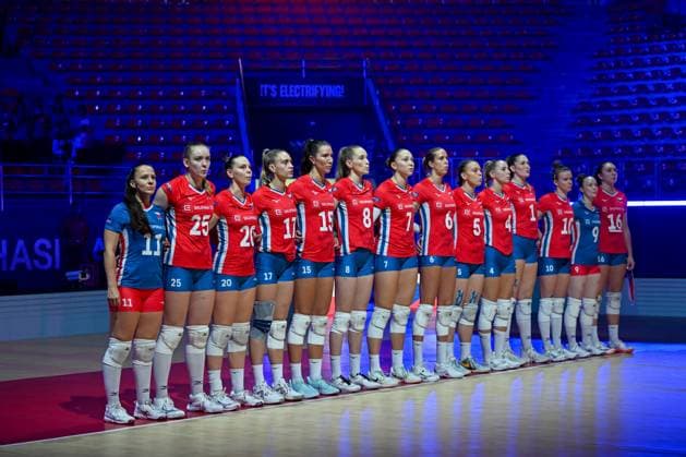 Argentina v Czech Republic - FIVB Women s Volleyball World Championship, WM, Weltmeisterschaft NAKHON RATCHASIMA, THAILAND - AUGUST 22: Players of Czech Republic line up for the national anthem ahead of the FIVB Women s Volleyball World Championship between Argentina and Czech Republic at Korat Chatchai Sports Hall, in Nakhon Ratchasima, Thailand, on August 22, 2025. Mustafa Hatipoglu Anadolu Nakhon Ratchasima Thailand. Editorial use only. Please get in touch for any other usage.  Copyright: x2025xAnadoluxMustafaxHatipoglux