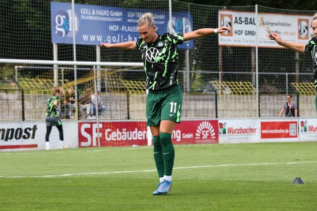 22 08 2025, Football, Women, Season 2025 2026, Test match, Bayer Leverkusen VfL Wolfsburg Alexandra Popp VfL Wolfsburg, 11 during warm-up Hof Stadion Grüne Au Bayern Germany