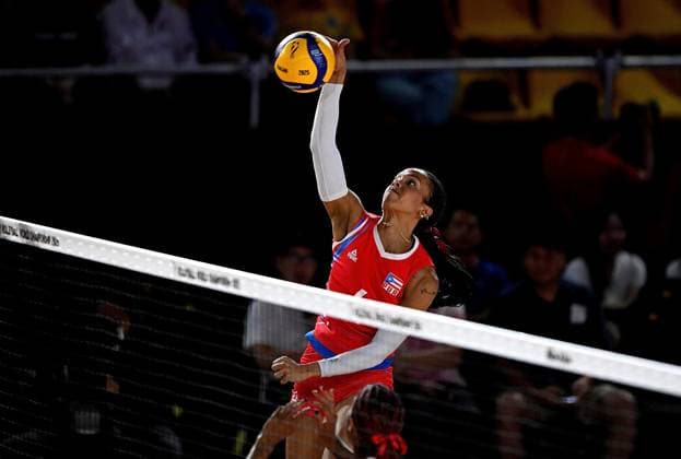 (250822) -- CHIANG MAI, Aug. 22, 2025 -- Dariana Hollingsworth of Puerto Rico competes during the Preliminary Phase Pool C match between Puerto Rico and France at the Volleyball Women s World Championship, WM, Weltmeisterschaft in Chiang Mai, Thailand, Aug. 22, 2025. ) (SP)THAILAND-CHIANG MAI-VOLLEYBALL-WOMEN S WORLD CHAMPIONSHIP-PUERTO RICO VS FRANCE HouxZhaokang 