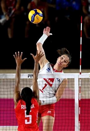 (250822) -- CHIANG MAI, Aug. 22, 2025 -- Helena Cazaute (R) of France competes during the Preliminary Phase Pool C match between Puerto Rico and France at the Volleyball Women s World Championship, WM, Weltmeisterschaft in Chiang Mai, Thailand, Aug. 22, 2025. ) (SP)THAILAND-CHIANG MAI-VOLLEYBALL-WOMEN S WORLD CHAMPIONSHIP-PUERTO RICO VS FRANCE HouxZhaokang 