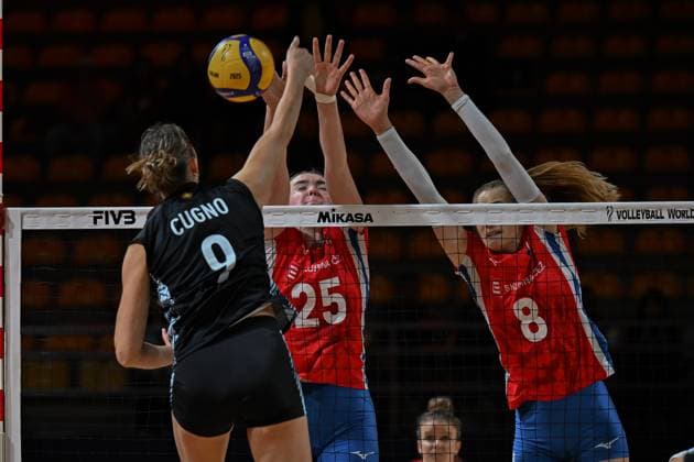 Argentina v Czech Republic - FIVB Women s Volleyball World Championship, WM, Weltmeisterschaft NAKHON RATCHASIMA, THAILAND - AUGUST 22: Argentina’s Bianca Cugno (9) in action against Czech players during the FIVB Women’s World Volleyball Championship match at Korat Chatchai Hall in Nakhon Ratchasima, Thailand, on August 22, 2025. Mustafa Hatipoglu Anadolu Nakhon Ratchasima Thailand. Editorial use only. Please get in touch for any other usage.  Copyright: x2025xAnadoluxMustafaxHatipoglux