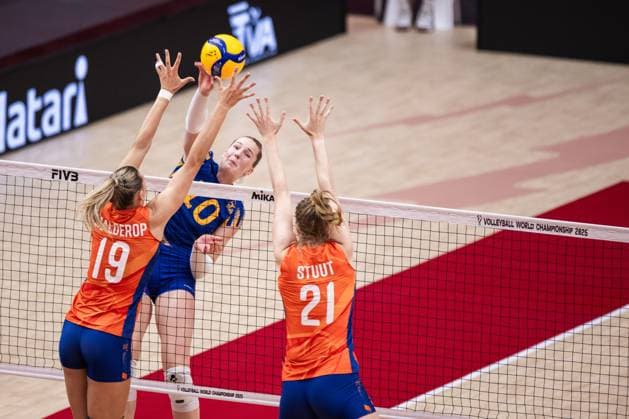 250822 Isabelle Haak of Sweden during the women s volleyball world championship match between Netherlands and Sweden on August 22, 2025 in Bangkok Photo Kaikungwon Duanjumroon BILDBYRAN code XY XY0070 volleyboll volleyball landslaget netherlands sverige nederländerna national team sweden dam bbeng vm world championship  Copyright: KaikungwonxDuanjumroon BB250822BB113
