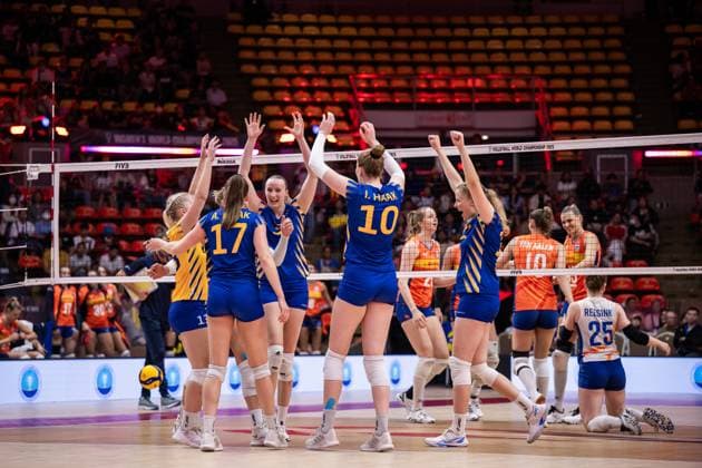 250822 Players of Sweden celebrate during the women s volleyball world championship match between Netherlands and Sweden on August 22, 2025 in Bangkok Photo Kaikungwon Duanjumroon BILDBYRAN code XY XY0070 volleyball volleyball landslaget netherlands sverige nederländerna national team sweden dam bbeng vm world championship jubel  Copyright: KaikungwonxDuanjumroon BB250822BB122