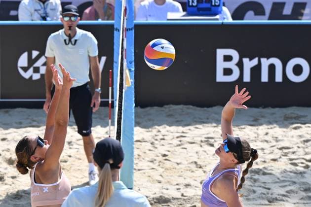 From left Zsofi Vasvari of Hungary and Kylie Neuschaeferova of Czech Republic in action during the Brno Beach Pro, Beach volleyball, Beachvolleyball tournament of Futures category in Brno, Czech Republic, August 22, 2025. (CTKxPhoto VaclavxSalek) CTKPhotoP2025082203265  CTKPhotoP2025082203265