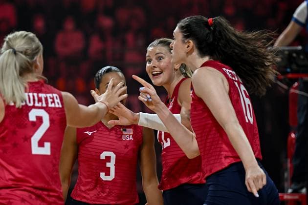 USA v Slovenia - FIVB Women s Volleyball World Championship, WM, Weltmeisterschaft NAKHON RATCHASIMA, THAILAND - AUGUST 22: Players of USA celebrate after a point during FIVB Women s Volleyball World Championship volleyball match between USA and Slovenia at Korat Chatchai Hall in Nakhon Ratchasima, Thailand on August 22, 2025. Mustafa Hatipoglu Anadolu Nakhon Ratchasima Thailand. Editorial use only. Please get in touch for any other usage.  Copyright: x2025xAnadoluxMustafaxHatipoglux
