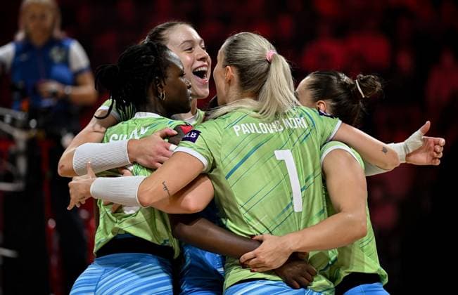 USA v Slovenia - FIVB Women s Volleyball World Championship, WM, Weltmeisterschaft NAKHON RATCHASIMA, THAILAND - AUGUST 22: Players of Slovenia celebrate after a point during FIVB Women s Volleyball World Championship volleyball match between USA and Slovenia at Korat Chatchai Hall in Nakhon Ratchasima, Thailand on August 22, 2025. Mustafa Hatipoglu Anadolu Nakhon Ratchasima Thailand. Editorial use only. Please get in touch for any other usage.  Copyright: x2025xAnadoluxMustafaxHatipoglux