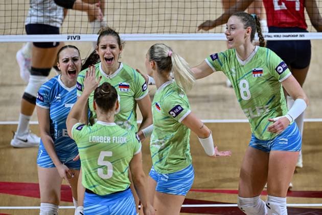 USA v Slovenia - FIVB Women s Volleyball World Championship, WM, Weltmeisterschaft NAKHON RATCHASIMA, THAILAND - AUGUST 22: Players of Slovenia celebrate after scoring a point during FIVB Women s Volleyball World Championship volleyball match between USA and Slovenia at Korat Chatchai Hall in Nakhon Ratchasima, Thailand on August 22, 2025. Mustafa Hatipoglu Anadolu Nakhon Ratchasima Thailand. Editorial use only. Please get in touch for any other usage.  Copyright: x2025xAnadoluxMustafaxHatipoglux