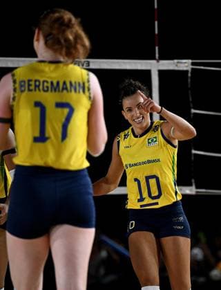 (250822) -- CHIANG MAI, Aug. 22, 2025 -- Gabriela Braga Guimaraes (R) of Brazil celebrates scoring during the Preliminary Phase Pool C match between Brazil and Greece at the Volleyball Women s World Championship, WM, Weltmeisterschaft in Chiang Mai, Thailand, Aug. 22, 2025. ) (SP)THAILAND-CHIANG MAI-VOLLEYBALL-WOMEN S WORLD CHAMPIONSHIP-BRA VS GRE HouxZhaokang 