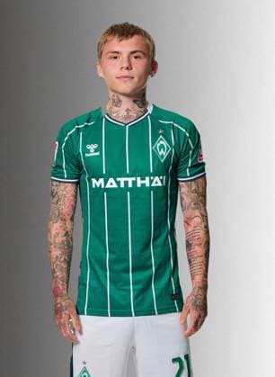 official portrait date SV Werder Bremen 2025 2026 Isak Hansen Aaroen Hansen Aaroen SV Werder Bremen 21 1 BL portrait date 2025 2026, xWerderxBremenx xHeidmannxxvia nph00001