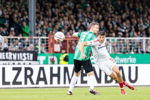 2 Fußball Bundesliga SC Preußen Münster 1 FC Nürnberg 22 08 2025 Semir Telalovic 1 FC Nürnberg, 9 , Paul Jaekel SC Preußen Münster, 3 2 Fußball Bundesliga SC Preußen Münster 1 FC Nürnberg LVM Preußenstadion, Münster 22 08 2025 DFL regulations prohibit any use of photographs as image sequences and or quasi video Copyright: xBEAUTIFULxSPORTS Buriakovx
