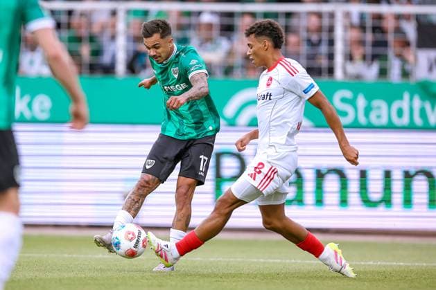 22 08 2025, Football, Preußen Münster 1 FC Nürnberg, 2 Fußball Bundesliga, Preußenstadion, Saison 2025 2026 Oliver Batista Meier Preussen Muenster 17 at the shot on goal against Henri Koudossou 1FC Nuernberg 08 DFB regulations prohibit any use of photographs as image sequences and or quasi video Nordrhein Westfalen Germany