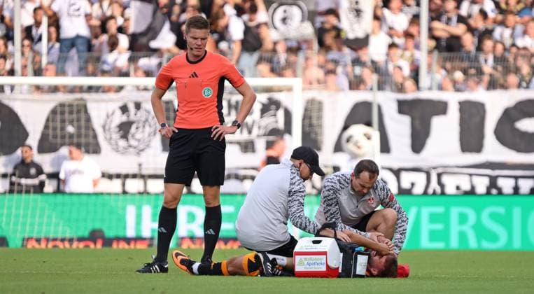 22 08 2025, Football, Men, 2 Bundesliga, Season 2025 2026, SV 07 Elversberg 1 FC Kaiserslautern, Simon Asta 1 FC Kaiserslautern injured, Injury Elversberg Ursapharm Arena an der Kaiserlinde Saarland Germany EN Copyright: xFabianxKleerx