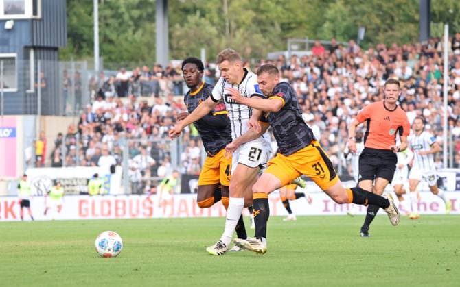 22 08 2025, Football, Men, 2 Bundesliga, Season 2025 2026, SV 07 Elversberg 1 FC Kaiserslautern, Faride Alidou 1 FC Kaiserslautern Lasse Günther SV 07 Elversberg Luca Sirch 1 FC Kaiserslautern Elversberg Ursapharm Arena an der Kaiserlinde Saarland Germany EN Copyright: xFabianxKleerx