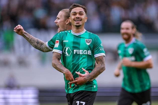 22 08 2025, Fußball, Preußen Münster 1 FC Nürnberg, 2 Fußball Bundesliga, Preußenstadion, Saison 2025 2026 Torjubel nach dem Tor zum 1 0 durch Torschütze Oliver Batista Meier Preussen Muenster 17 zusammen mit Marvin Schulz Preussen Muenster 10 DFB regulations prohibit any use of photographs as image sequences and or quasi video Nordrhein Westfalen Germany