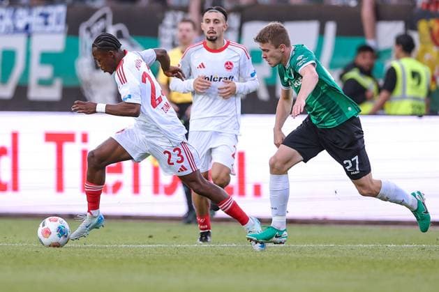 22 08 2025, Football, Preußen Münster 1 FC Nürnberg, 2 Fußball Bundesliga, Preußenstadion, Saison 2025 2026 Mohamed Alì Zoma 1FC Nuernberg 23 in duel against Jano ter Horst Preussen Muenster 27 DFB regulations prohibit any use of photographs as image sequences and or quasi video Nordrhein Westfalen Germany