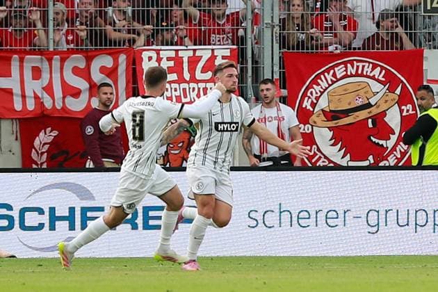 22 08 2025, xmohx, Fußball 2 Bundesliga, SV Elversberg 1 FC Kaiserslautern v l Torjubel nach dem Tor zum celebrating the goal celebrate 1 0 durch Luca Schnellbacher SV Elversberg DFL DFB REGULATIONS PROHIBIT ANY USE OF PHOTOGRAPHS as IMAGE SEQUENCES and or QUASI VIDEO Elversberg