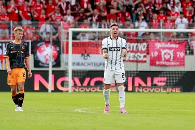 22 08 2025, xmohx, Fußball 2 Bundesliga, SV Elversberg 1 FC Kaiserslautern v l Torjubel nach dem Tor zum celebrating the goal celebrate 1 0 durch Luca Schnellbacher SV Elversberg DFL DFB REGULATIONS PROHIBIT ANY USE OF PHOTOGRAPHS as IMAGE SEQUENCES and or QUASI VIDEO Elversberg