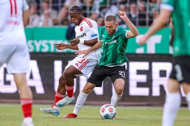 22 08 2025, Football, Preußen Münster 1 FC Nürnberg, 2 Fußball Bundesliga, Preußenstadion, Saison 2025 2026 Mohamed Alì Zoma 1FC Nuernberg 23 in duel against Rico Preißinger Preussen Muenster 21 DFB regulations prohibit any use of photographs as image sequences and or quasi video Nordrhein Westfalen Germany